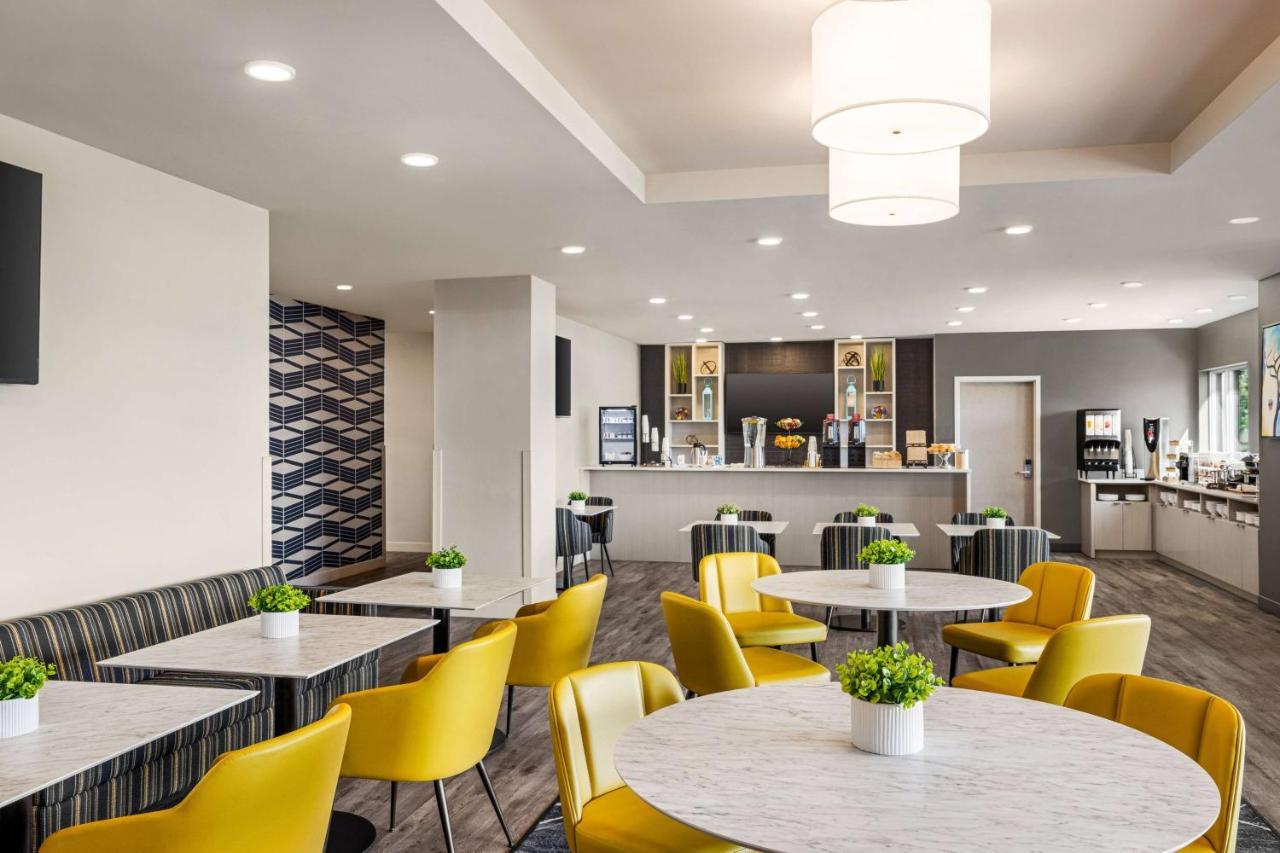 Microtel Inn & Suites Dorval Qc Exterior foto