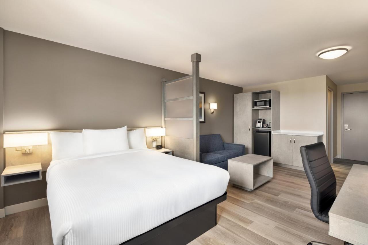 Microtel Inn & Suites Dorval Qc Exterior foto