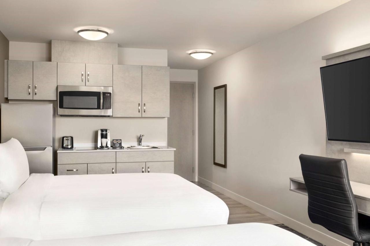 Microtel Inn & Suites Dorval Qc Exterior foto