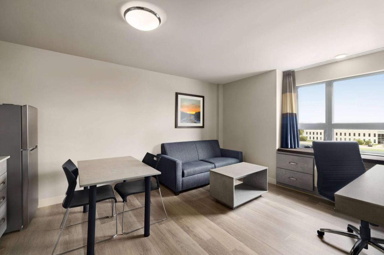 Microtel Inn & Suites Dorval Qc Exterior foto