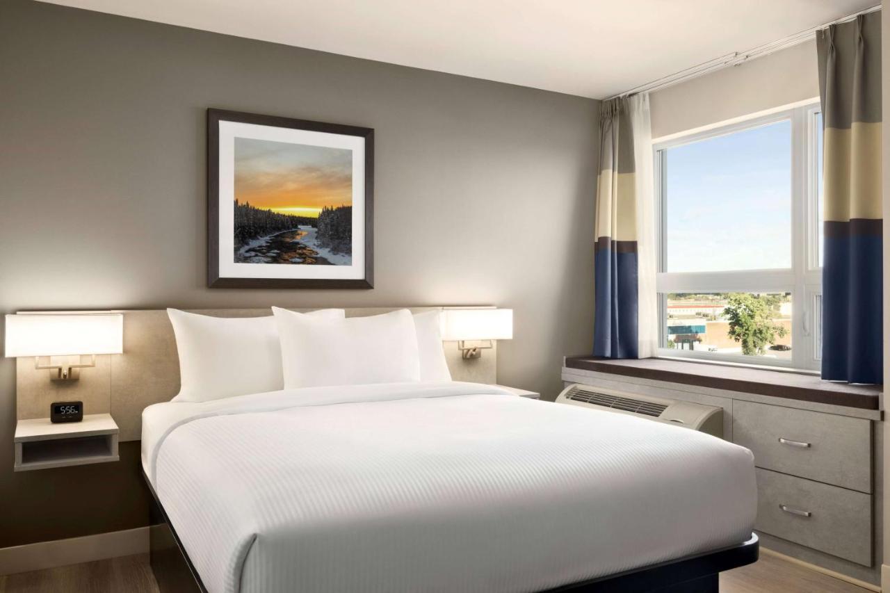 Microtel Inn & Suites Dorval Qc Exterior foto